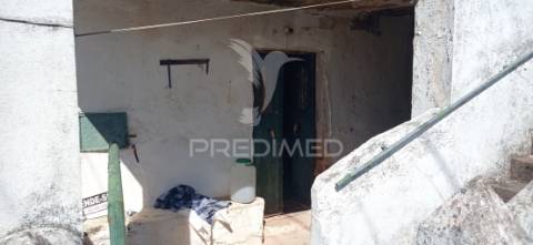 Venda conjunta de três prédios urbanos, em cadafaz, concelho de gavião.