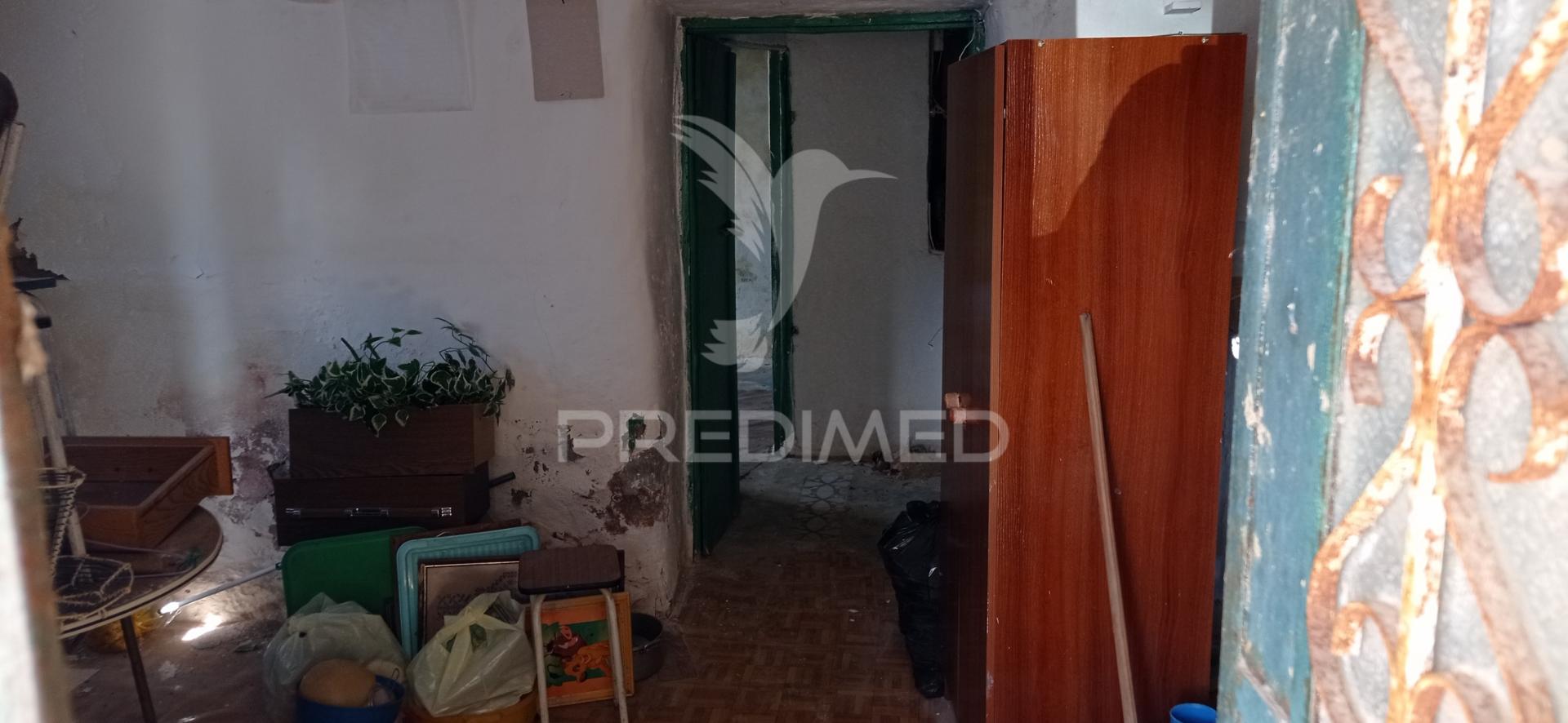 Venda conjunta de três prédios urbanos, em cadafaz, concelho de gavião.
