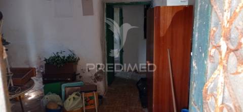 Venda conjunta de três prédios urbanos, em cadafaz, concelho de gavião.