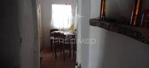 Venda conjunta de três prédios urbanos, em cadafaz, concelho de gavião.