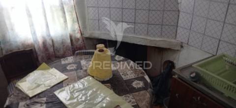 Venda conjunta de três prédios urbanos, em cadafaz, concelho de gavião.