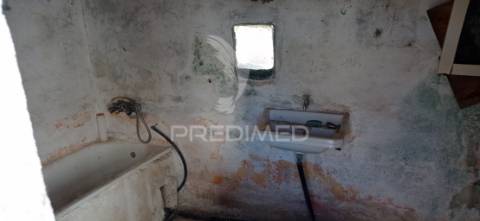 Venda conjunta de três prédios urbanos, em cadafaz, concelho de gavião.