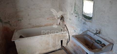 Venda conjunta de três prédios urbanos, em cadafaz, concelho de gavião.