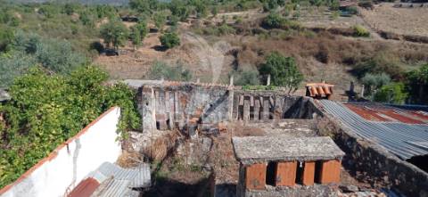 Venda conjunta de três prédios urbanos, em cadafaz, concelho de gavião.
