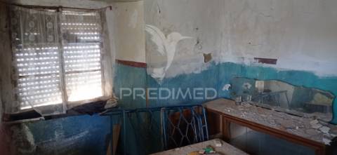 Venda conjunta de três prédios urbanos, em cadafaz, concelho de gavião.