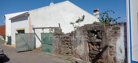 Venda conjunta de três prédios urbanos, em cadafaz, concelho de gavião.