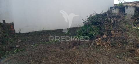 Venda conjunta de três prédios urbanos, em cadafaz, concelho de gavião.