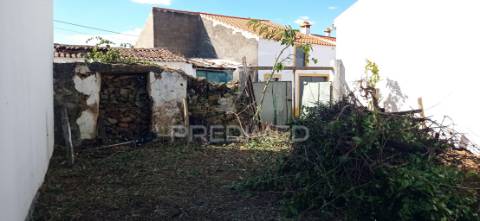 Venda conjunta de três prédios urbanos, em cadafaz, concelho de gavião.