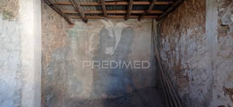 Venda conjunta de três prédios urbanos, em cadafaz, concelho de gavião.