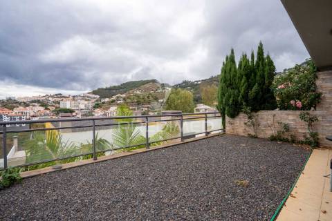 Moradia t3 em banda no caniço