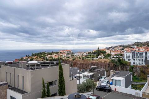 Moradia t3 em banda no caniço