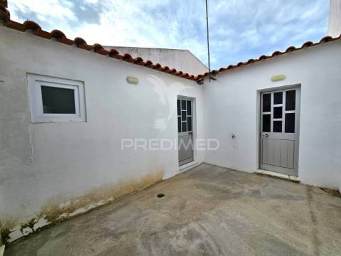 Moradia t2 renovada no centro de castro verde