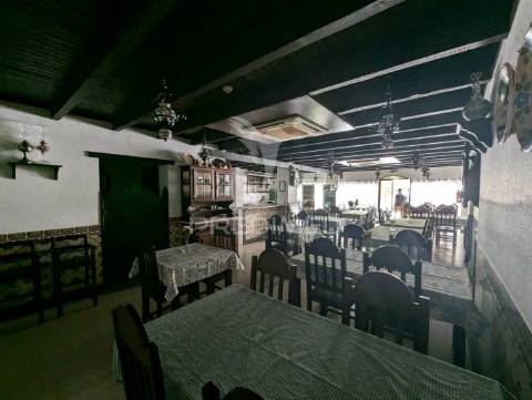 Restaurante pronto a funcionar, 40 lugares, em monte gordo