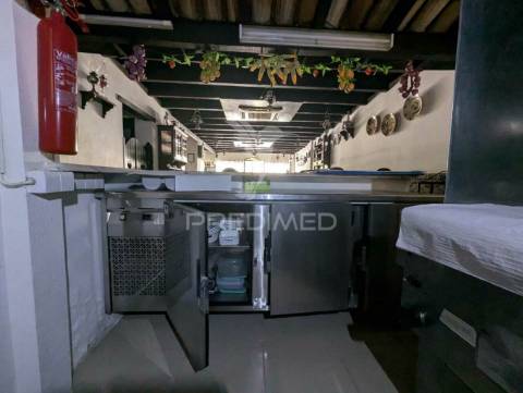 Restaurante pronto a funcionar, 40 lugares, em monte gordo