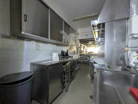 Restaurante pronto a funcionar, 40 lugares, em monte gordo