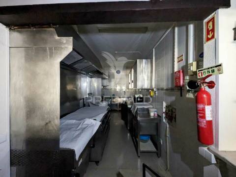 Restaurante pronto a funcionar, 40 lugares, em monte gordo