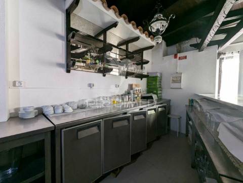 Restaurante pronto a funcionar, 40 lugares, em monte gordo