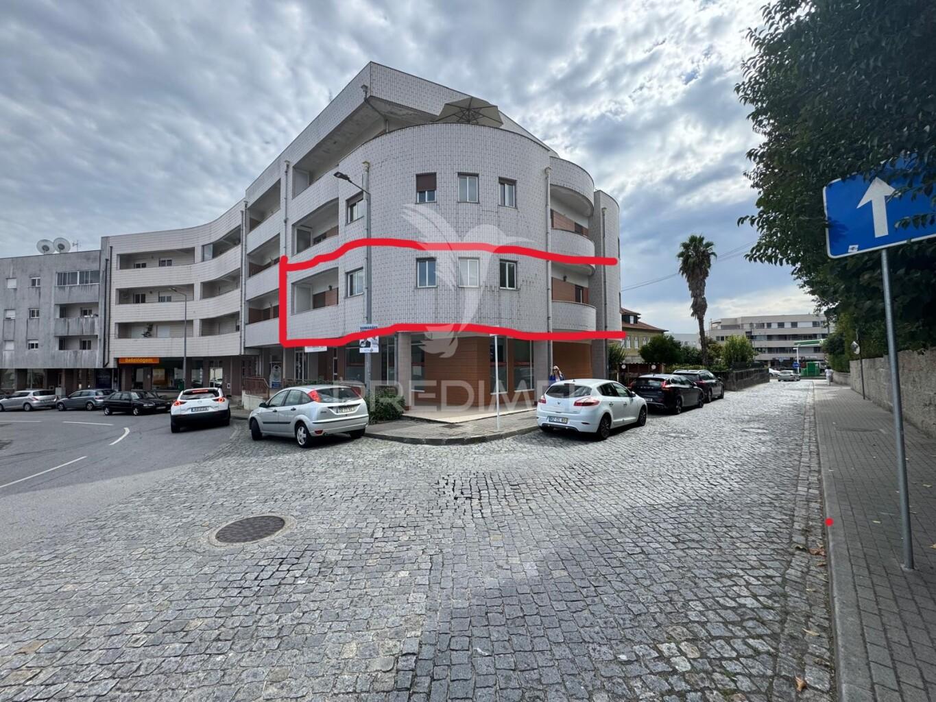 Apartamento t4 no centro das taipas