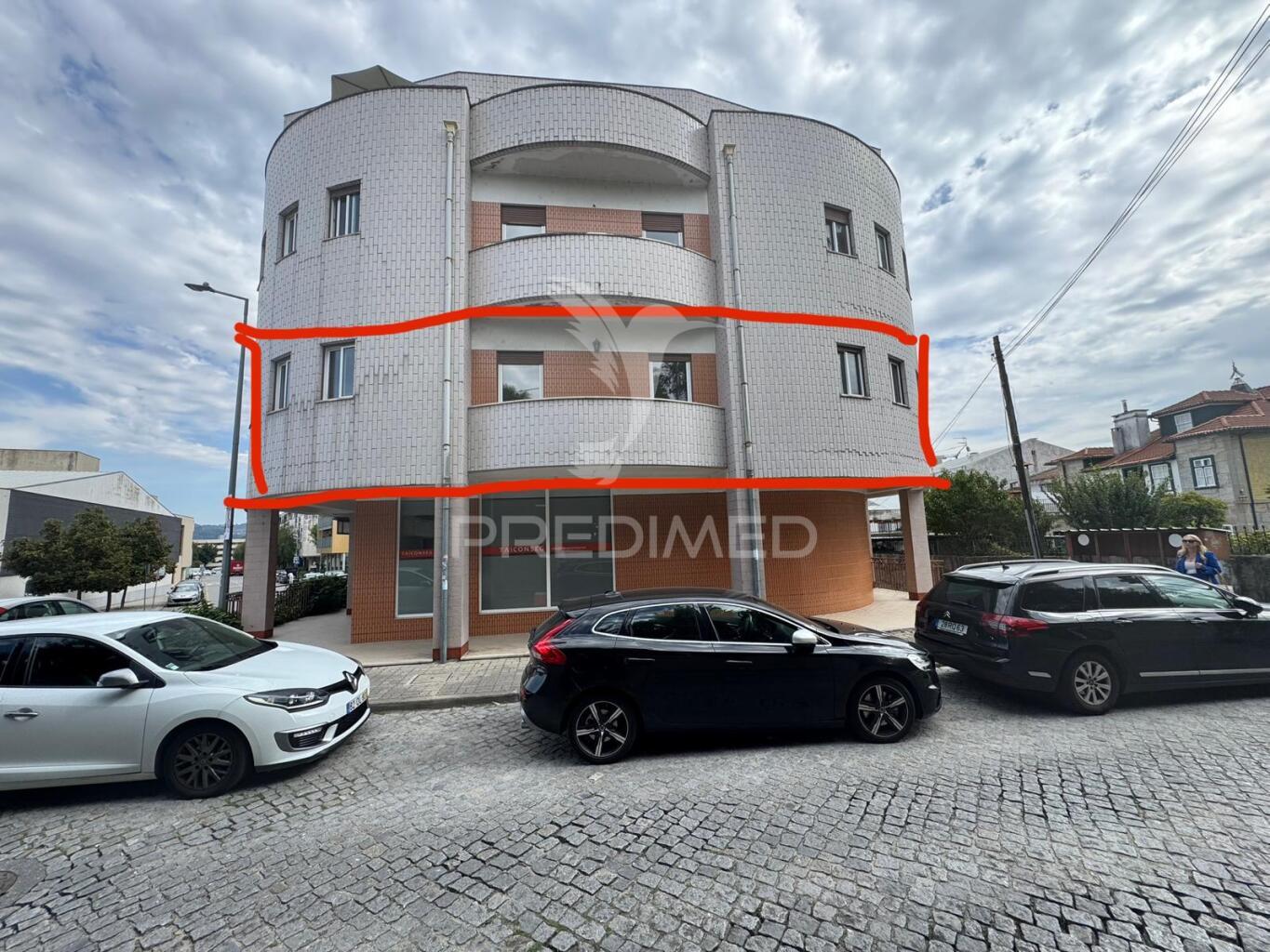 Apartamento t4 no centro das taipas