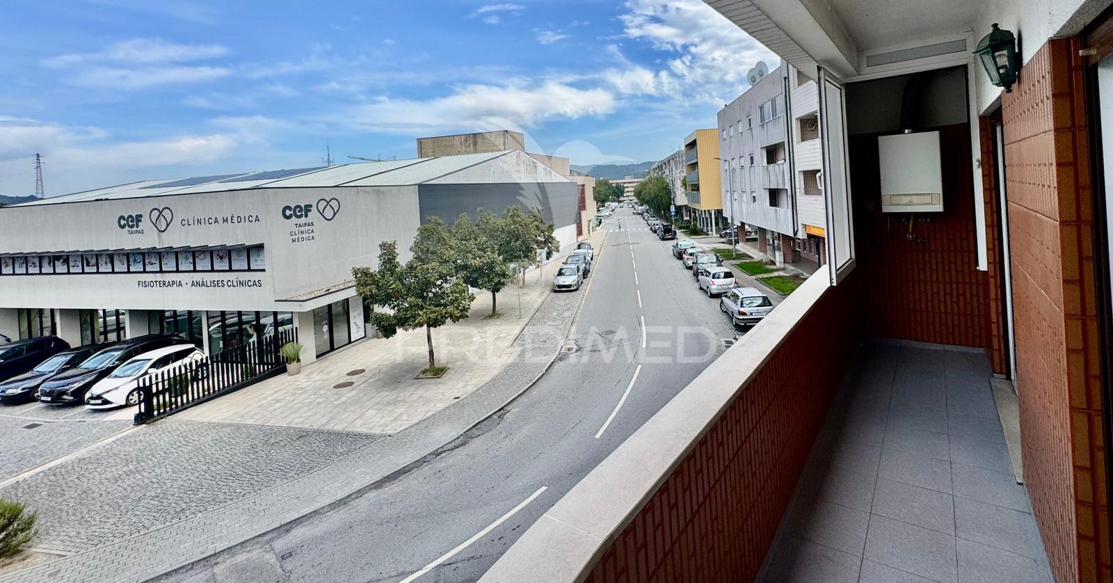 Apartamento t4 no centro das taipas
