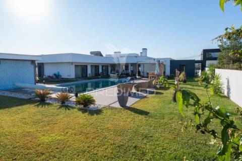 Moradia de luxo, t4 com piscina na vila alegre, fernão ferro