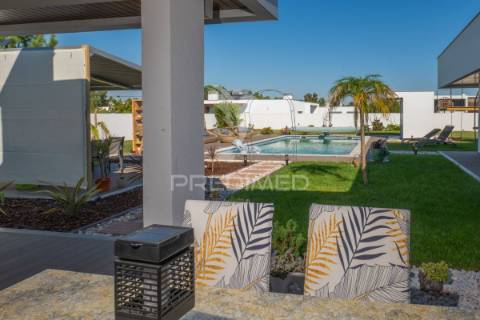 Moradia de luxo, t4 com piscina na vila alegre, fernão ferro