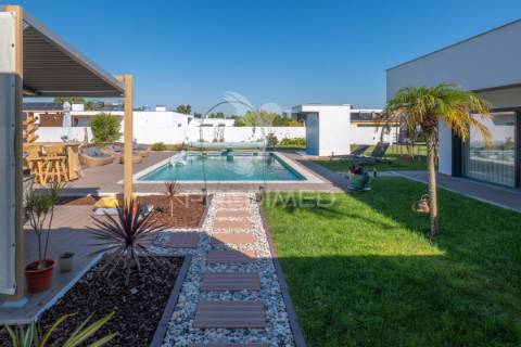 Moradia de luxo, t4 com piscina na vila alegre, fernão ferro