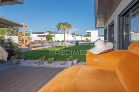 Moradia de luxo, t4 com piscina na vila alegre, fernão ferro