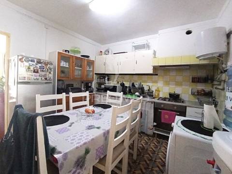 Moradia com 2 fogos em sines