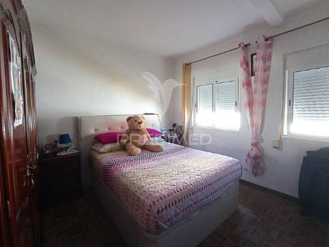 Moradia com 2 fogos em sines