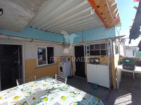 Moradia com 2 fogos em sines