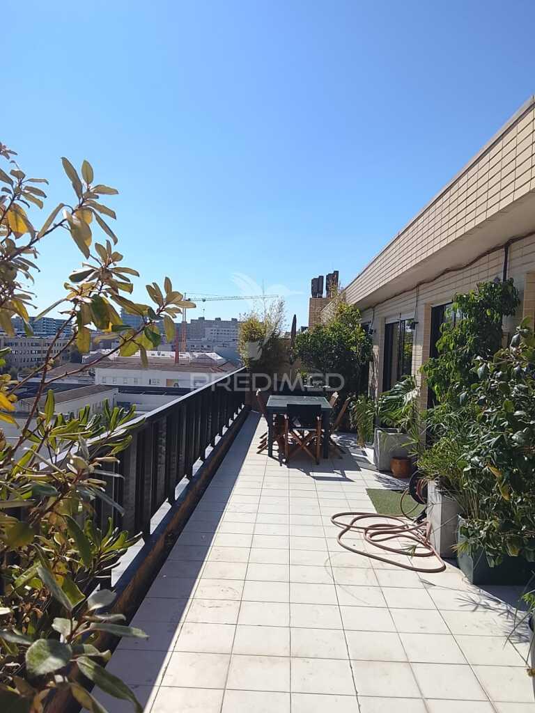 Apartamento t2 com terraço e garagem em matosinhos sul