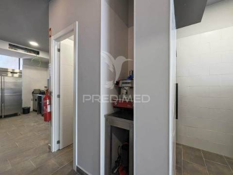 Restaurante italiano, novo, em vila real de santo antónio