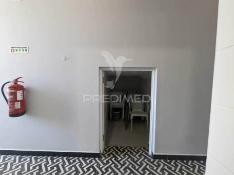 Restaurante italiano, novo, em vila real de santo antónio