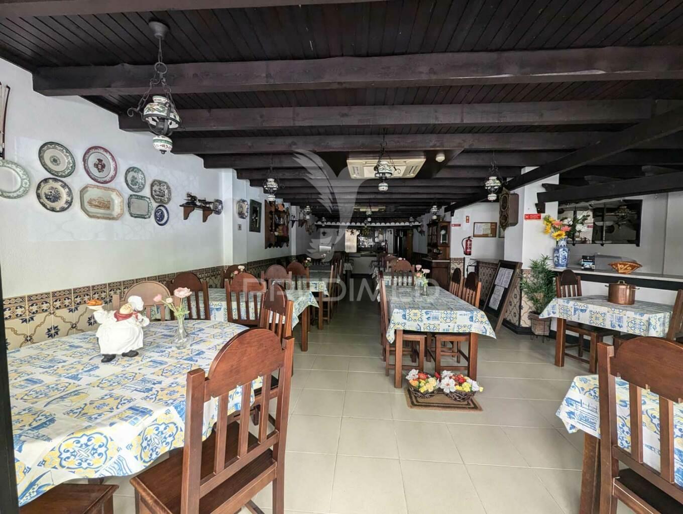 Restaurante pronto a funcionar, 40 lugares, em monte gordo