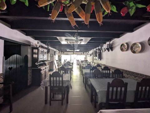 Restaurante pronto a funcionar, 40 lugares, em monte gordo