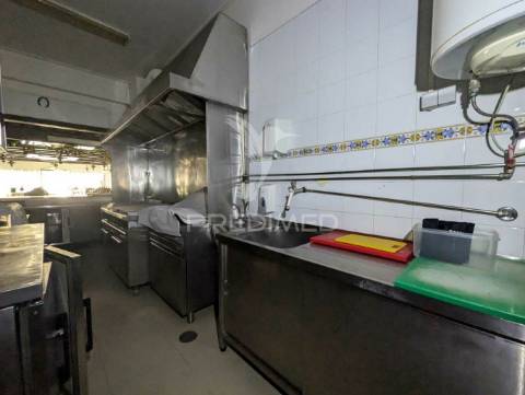 Restaurante pronto a funcionar, 40 lugares, em monte gordo