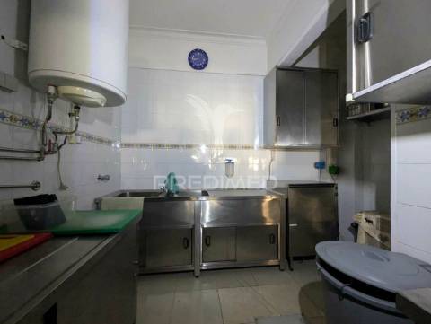 Restaurante pronto a funcionar, 40 lugares, em monte gordo