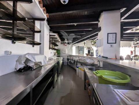 Restaurante pronto a funcionar, 40 lugares, em monte gordo