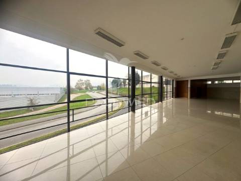 Loja para arrendar - ponte guimarães