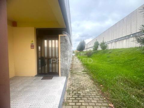 Loja para arrendar - ponte guimarães