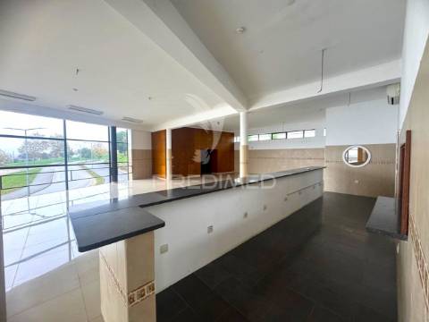 Loja para arrendar - ponte guimarães