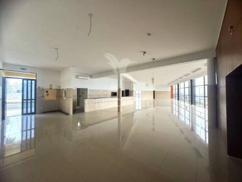 Loja para arrendar - ponte guimarães