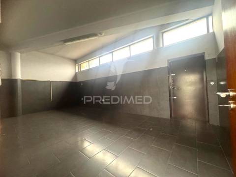 Loja para arrendar - ponte guimarães