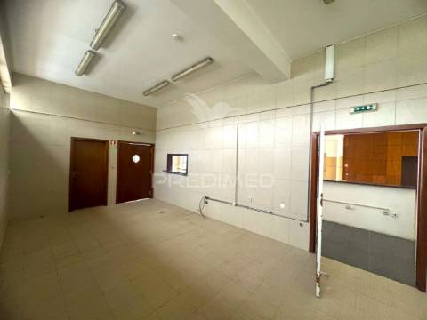 Loja para arrendar - ponte guimarães