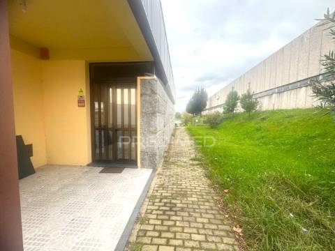 Loja para arrendar - ponte guimarães