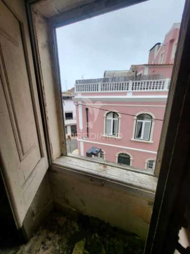 Prédio de 3 andares na ribeira de santarém