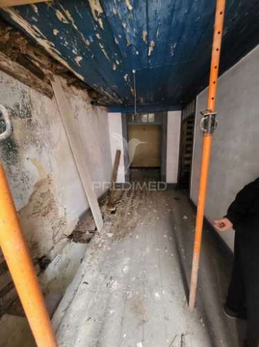 Prédio de 3 andares na ribeira de santarém