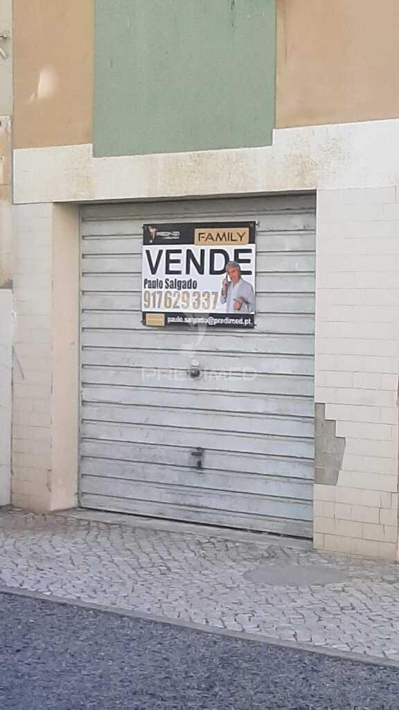 Garagem de rua com 32,50 m², localizada nas traseiras do hospital são bernardo