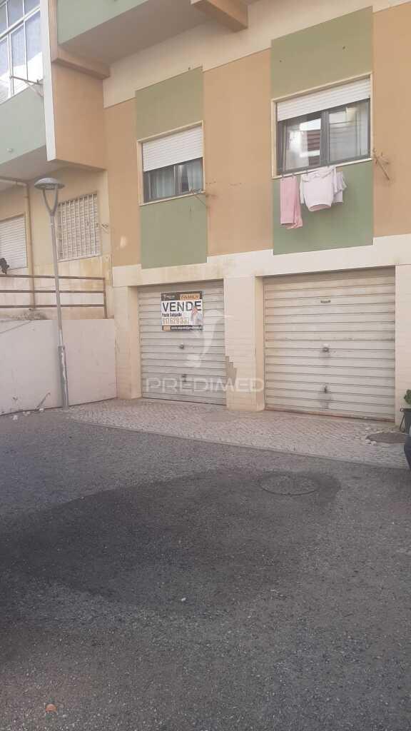 Garagem de rua com 32,50 m², localizada nas traseiras do hospital são bernardo